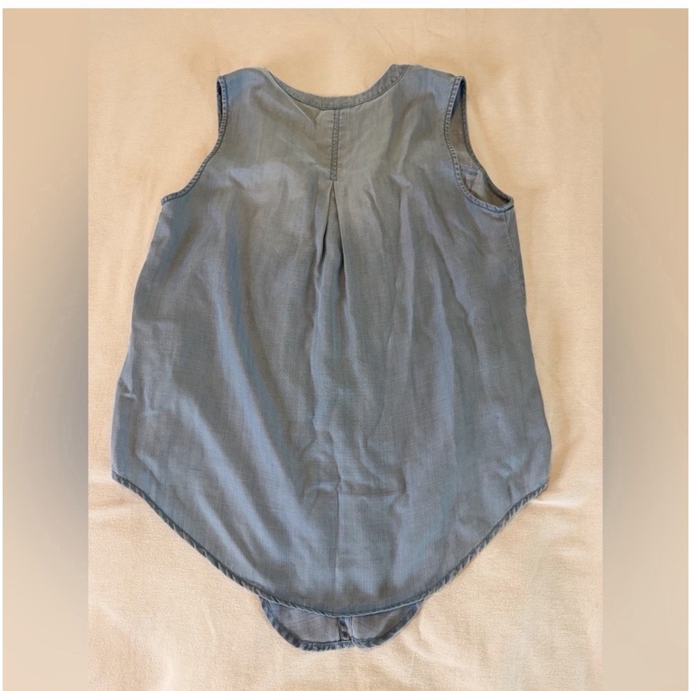 Chico's Blue Lyocell Sleeveless Tie Front Button Down Top Size 1 - Picture 3 of 9